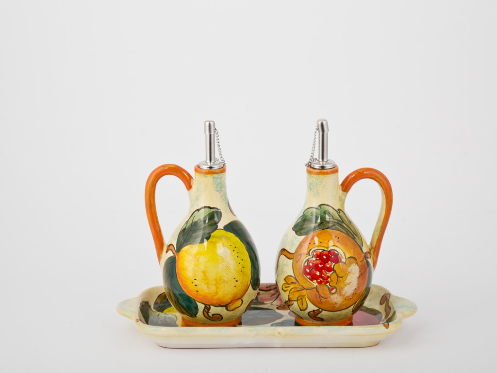 Set-con-manici-olio-aceto-piattino-1024x798 Set-con-manici-olio-aceto-piattino-1024x798