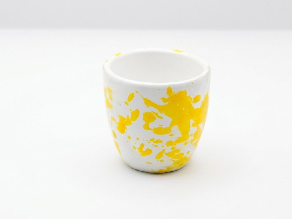 Bicchiere liquore giallo Bicchiere liquore giallo